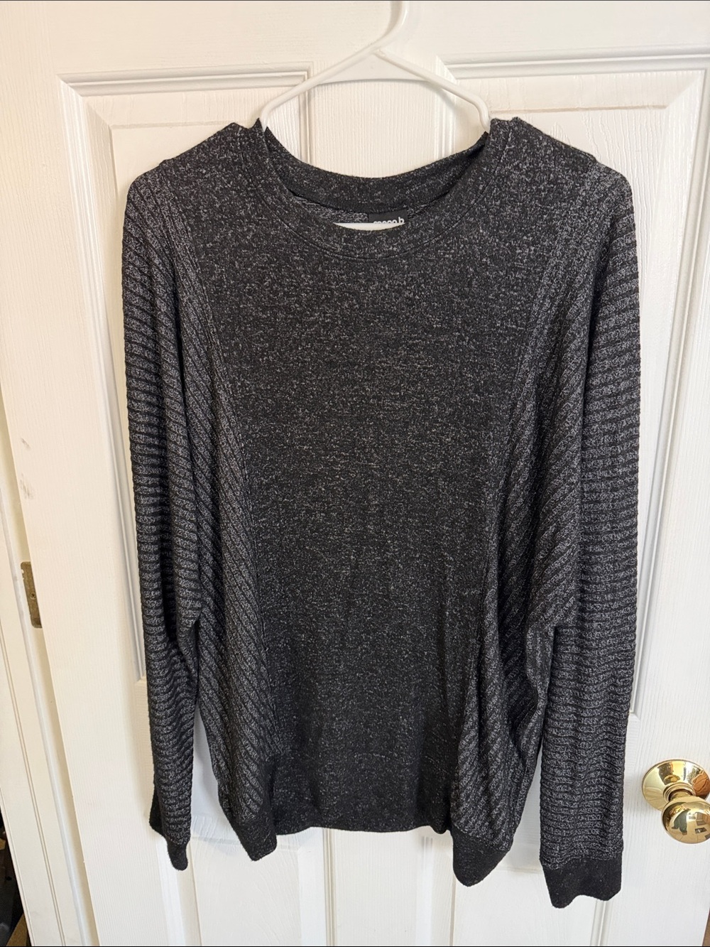 Mono B Men's Long-Sleeve Heather Charcoal Crewneck